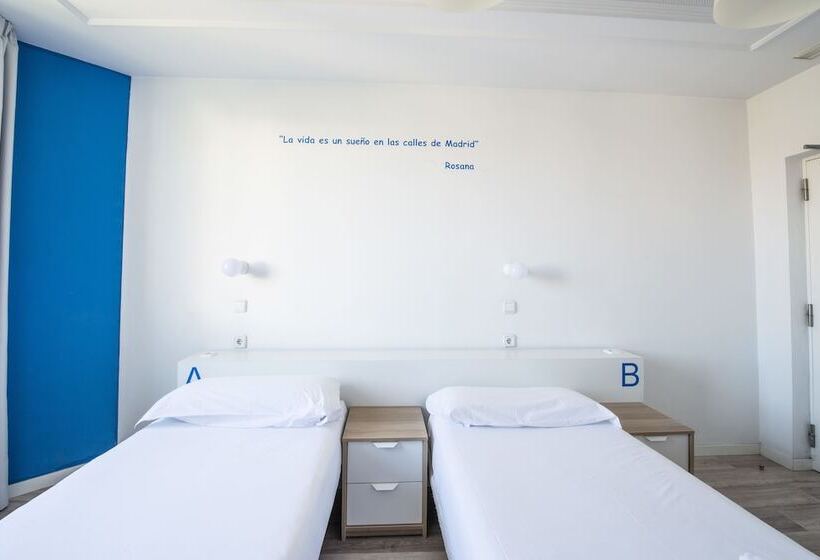 اتاق استاندارد با سرویس بهداشتی مشترک, Safestay Madrid Central