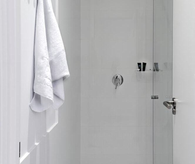 Bed in Shared Room with Shared Bathroom, Safestay Madrid Central