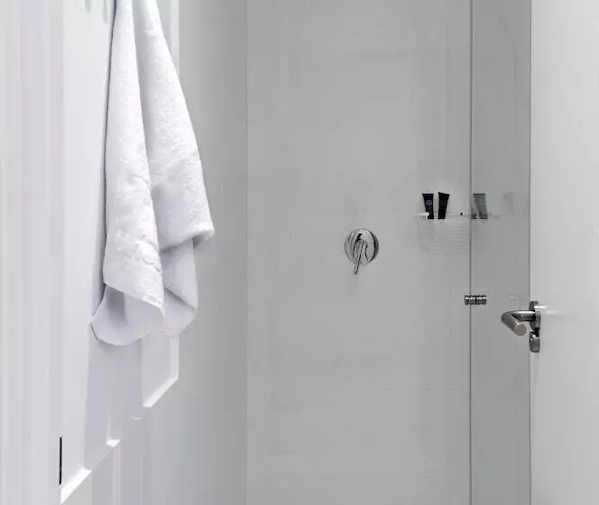 Bed in Shared Room with Shared Bathroom, Safestay Madrid Central