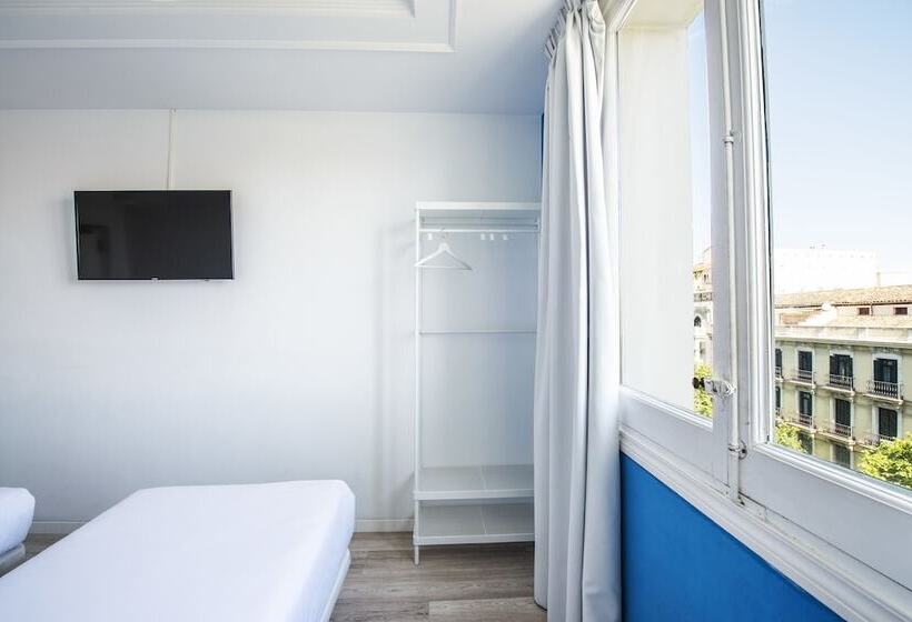 اتاق استاندارد با سرویس بهداشتی مشترک, Safestay Madrid Central