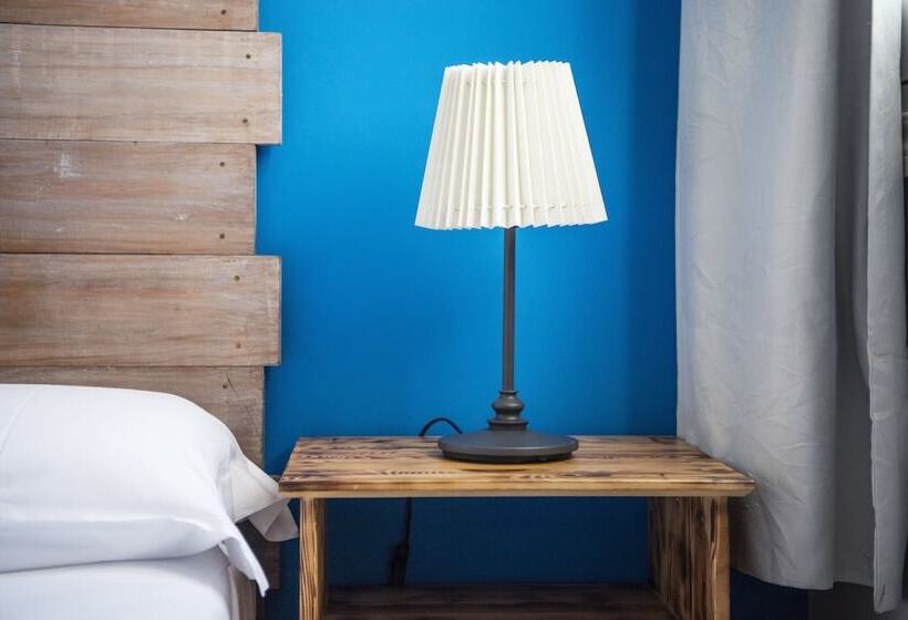 اتاق استاندارد با سرویس بهداشتی مشترک, Safestay Madrid Central