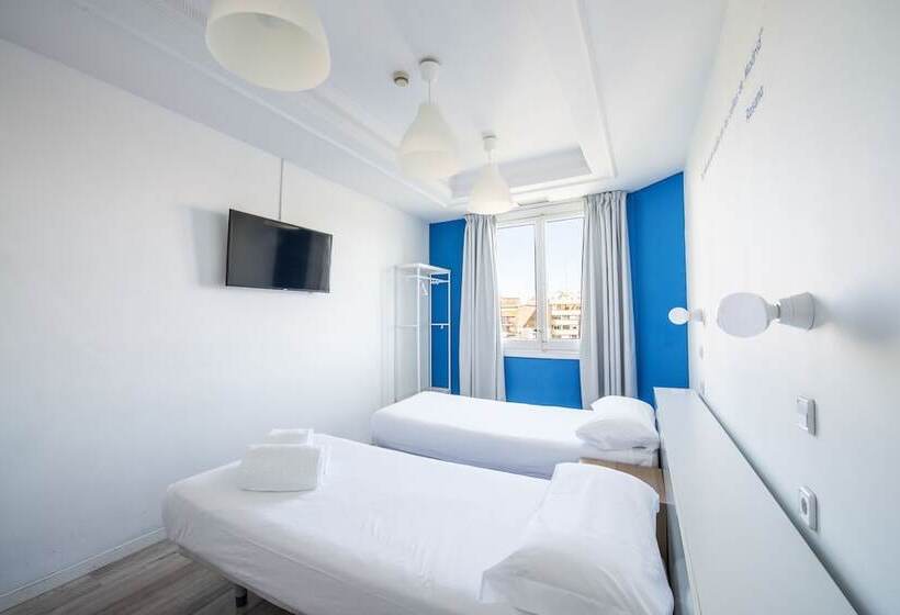 اتاق استاندارد با سرویس بهداشتی مشترک, Safestay Madrid Central