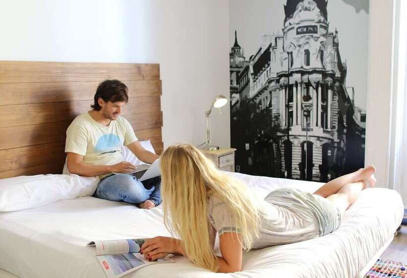 اتاق استاندارد با سرویس بهداشتی مشترک, Safestay Madrid Central
