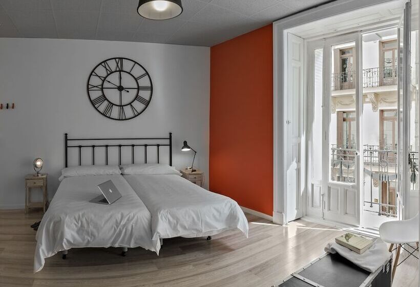 اتاق استاندارد با سرویس بهداشتی مشترک, Safestay Madrid Central
