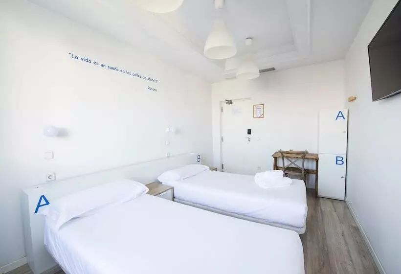 اتاق استاندارد با سرویس بهداشتی مشترک, Safestay Madrid Central
