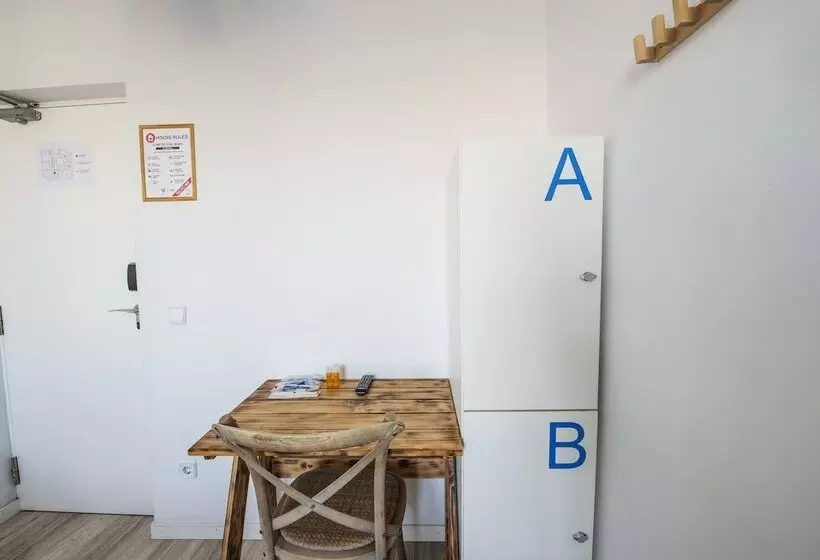 اتاق استاندارد با سرویس بهداشتی مشترک, Safestay Madrid Central