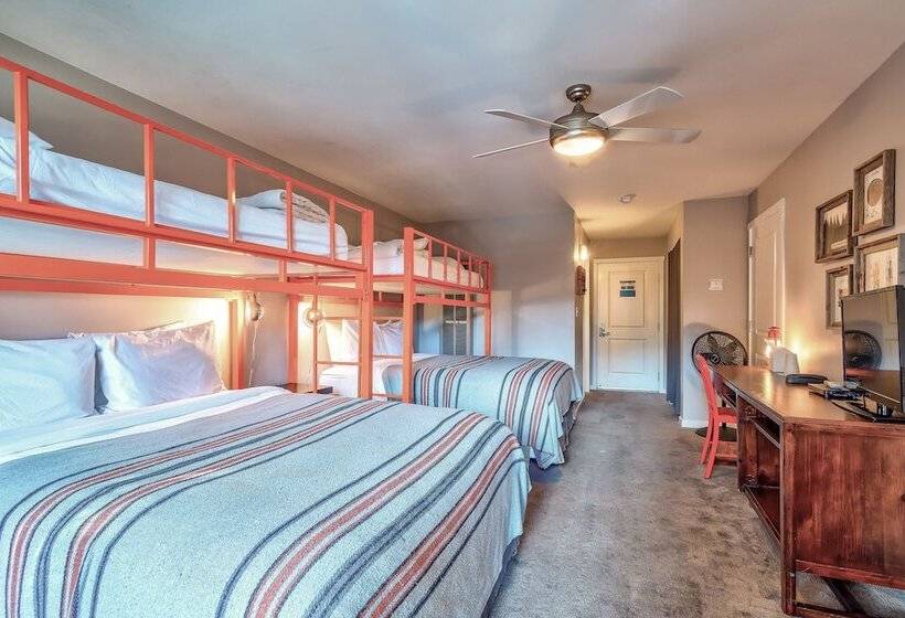 패밀리 룸, Basecamp Tahoe South