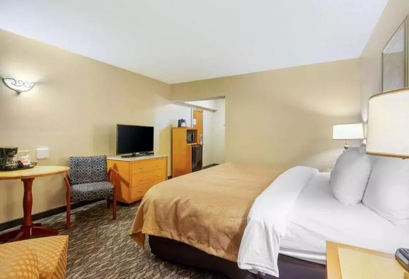 Standard-huone King-vuode, Clarion Inn Ormond Beach At Destination Daytona