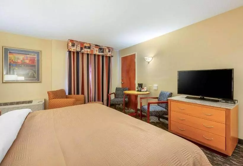 Standard-huone King-vuode, Clarion Inn Ormond Beach At Destination Daytona