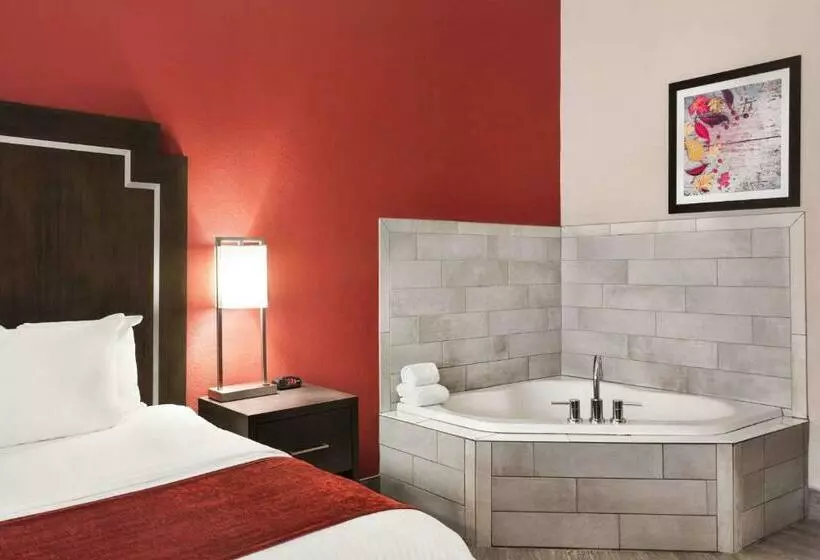 キングサイドベッドのスタンダードワンルーム, Days Inn & Suites By Wyndham Murfreesboro