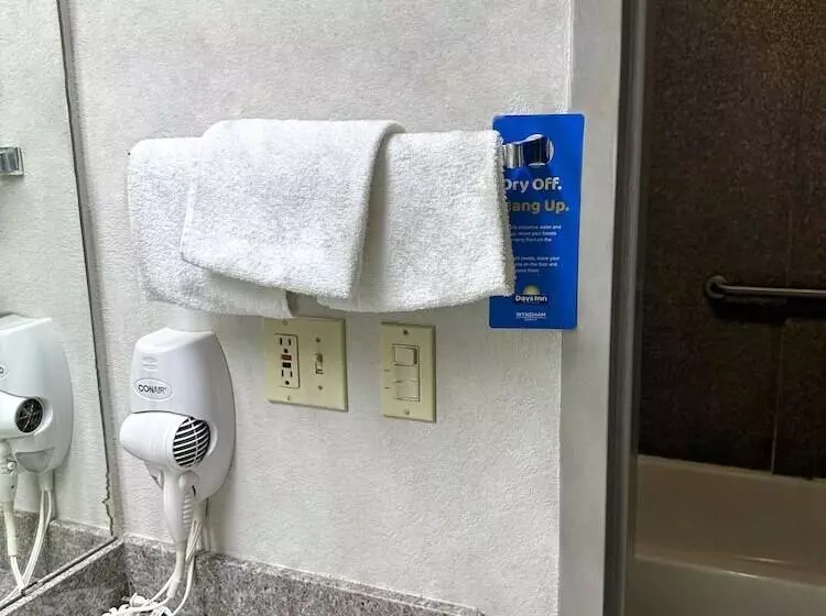 スイート, Days Inn & Suites By Wyndham Opelousas