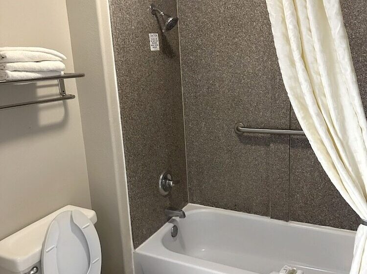 جناح, Days Inn & Suites By Wyndham Opelousas