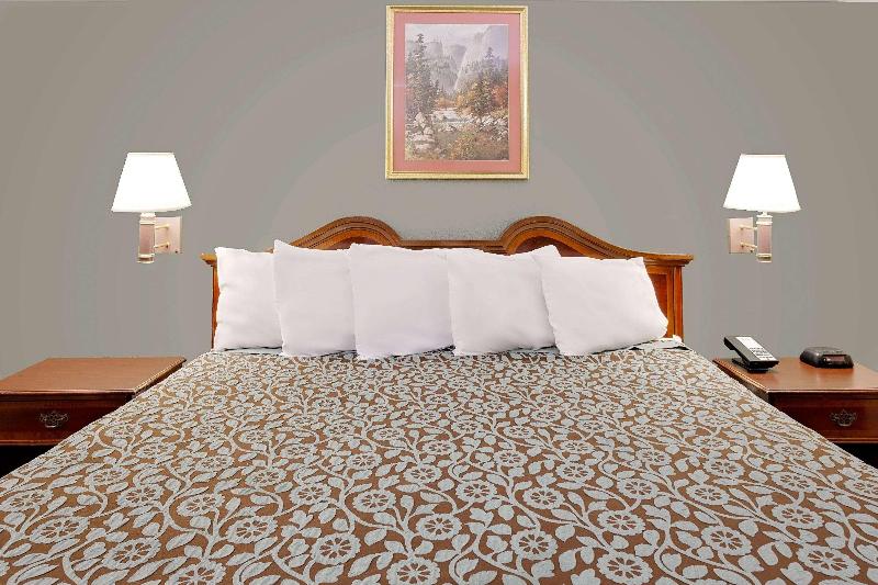 غرفة قياسية سرير كينج, Days Inn & Suites By Wyndham Opelousas
