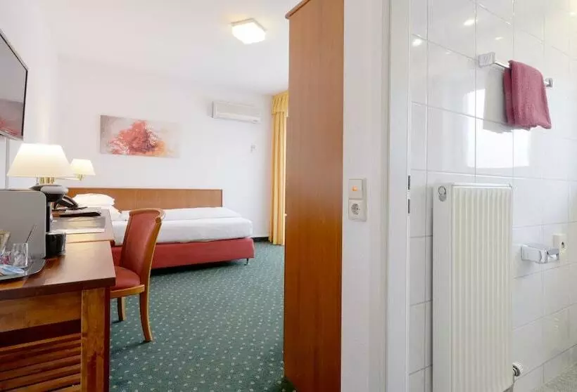 Comfort Yhden Hengen Huone, Engelhorn