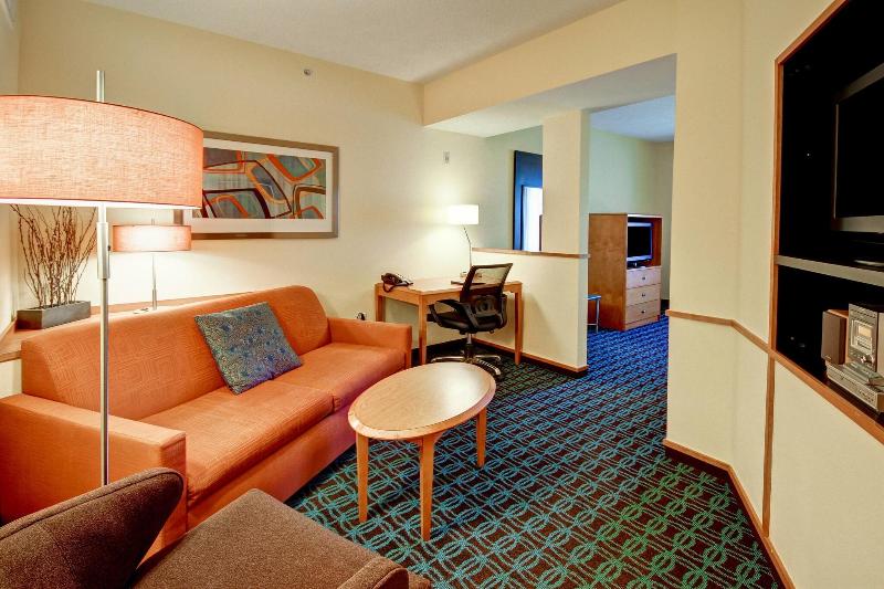 带大床的标准工作室, Fairfield Inn & Suites By Marriott Saratoga Malta