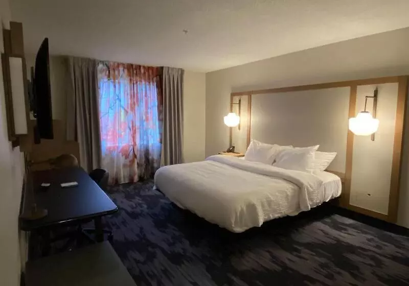 キングサイドベッドのスタンダードワンルーム, Fairfield Inn & Suites By Marriott Saratoga Malta