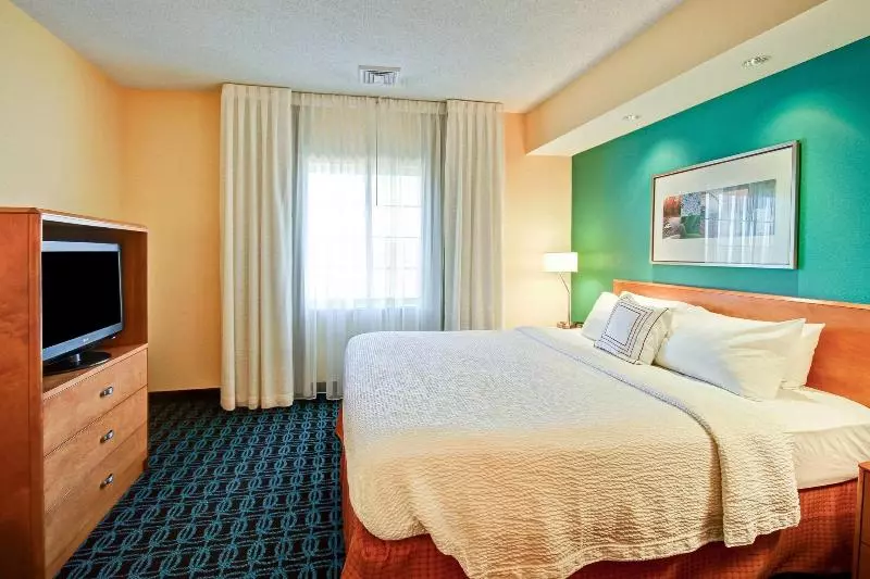 キングサイズベッドのスタンダードルーム, Fairfield Inn & Suites By Marriott Saratoga Malta