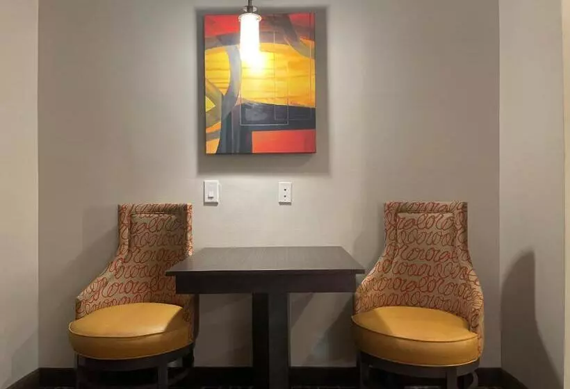 キングサイズベッドのスイートルーム, Holiday Inn Express & Suites Gonzales By Ihg
