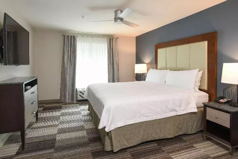 キングサイズベッドのスイートルーム, Homewood Suites Cincinnati Airport
