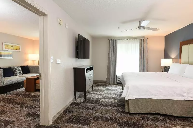 キングサイズベッドのスイートルーム, Homewood Suites Cincinnati Airport