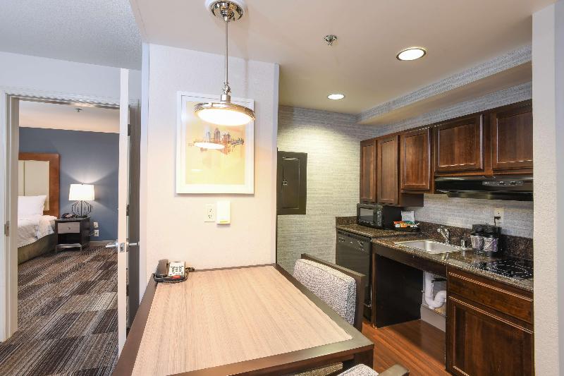 キングサイズベッドのスイートルーム, Homewood Suites Cincinnati Airport