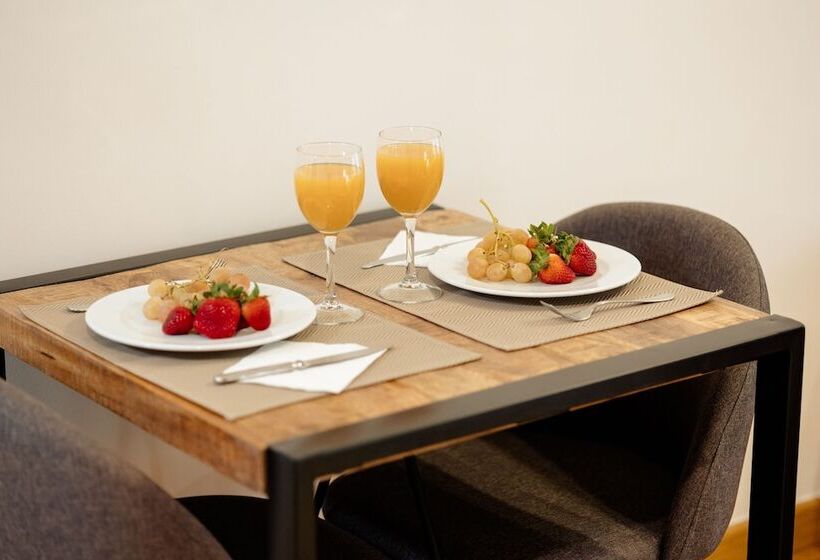 Standard-studio, Apartamentos Debambú