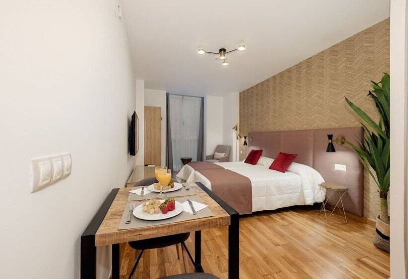 Standard-studio, Apartamentos Debambú