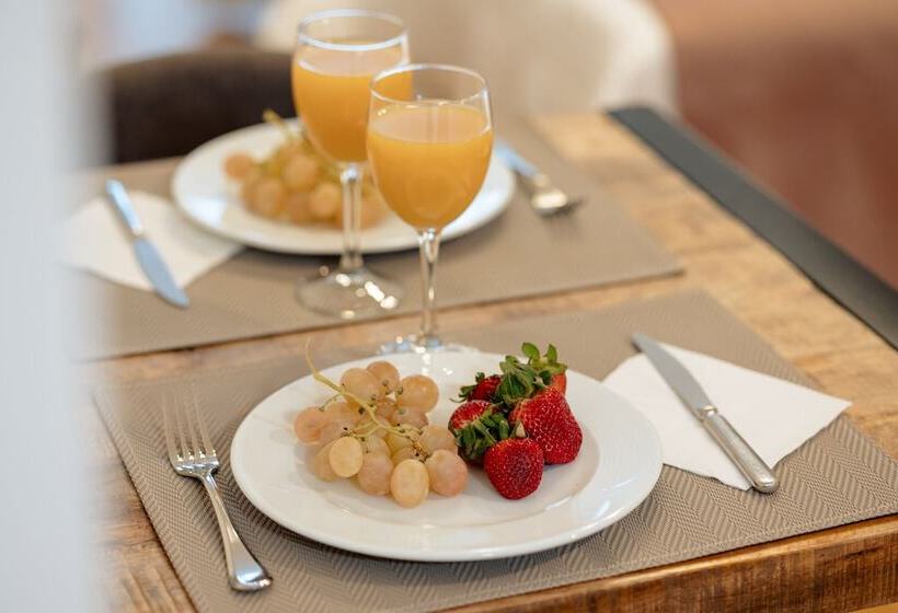 Standard-studio, Apartamentos Debambú