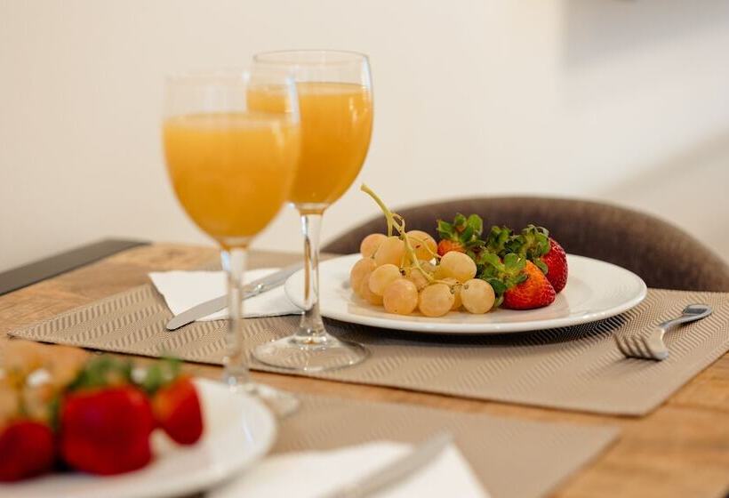 Standard-studio, Apartamentos Debambú