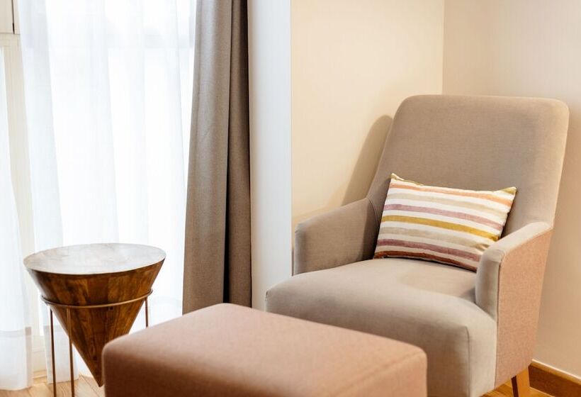 Standard-studio, Apartamentos Debambú