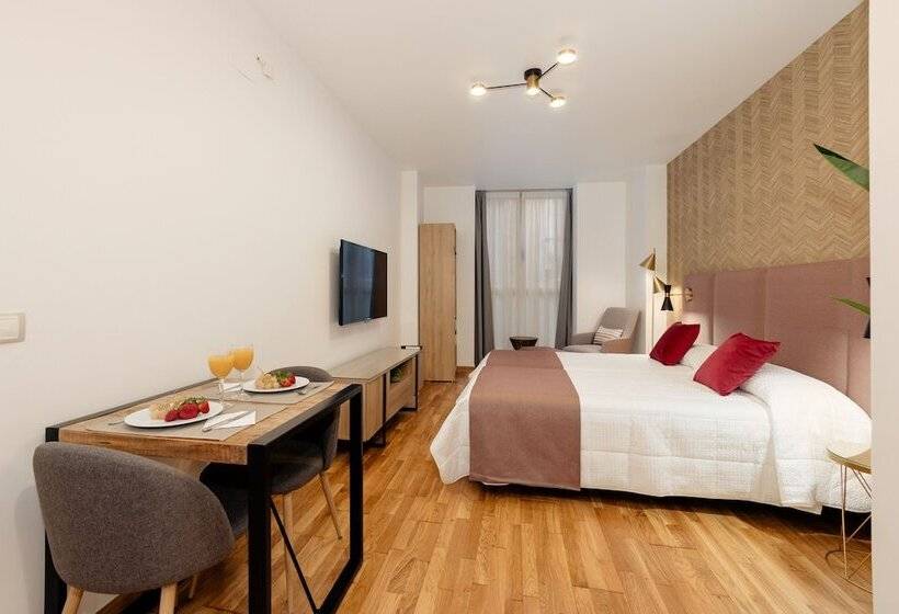 Standard-studio, Apartamentos Debambú