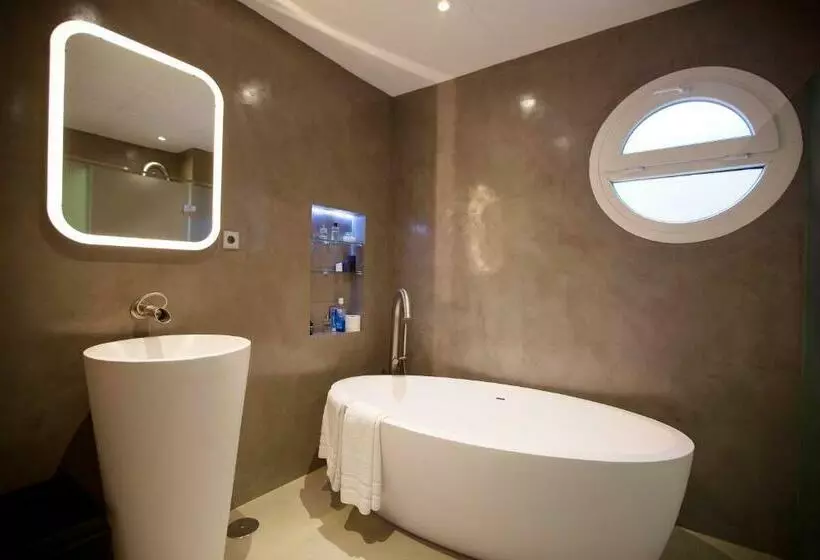 اتاق لوکس, Ama Islantilla Resort
