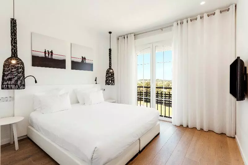 اتاق لوکس, Ama Islantilla Resort