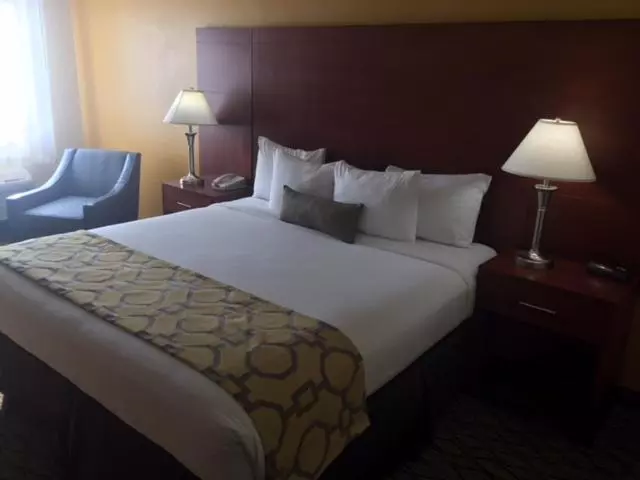 キングサイズベッドのスタンダードルーム, Baymont By Wyndham Mishawaka South Bend Area