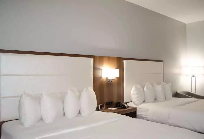 ２ダブルベッドのスタンダードルーム, Best Western Plus First Coast Inn And Suites