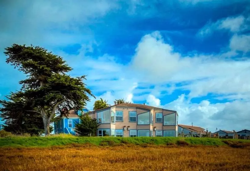 Deluxe room with river view, Captain's Inn At Moss Landing