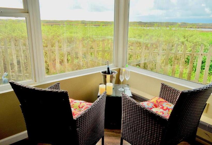 Deluxe room with river view, Captain's Inn At Moss Landing