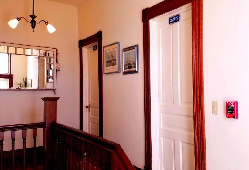 스탠다드 룸 가든 전망, Captain's Inn At Moss Landing
