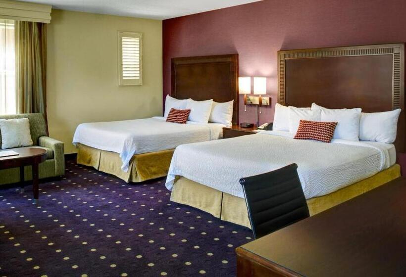Quarto Superior, Courtyard Kansas City Country Club Plaza
