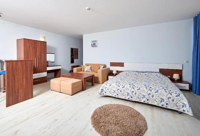 סוויטת ג'וניור נוף לים, Family Hotel Regata