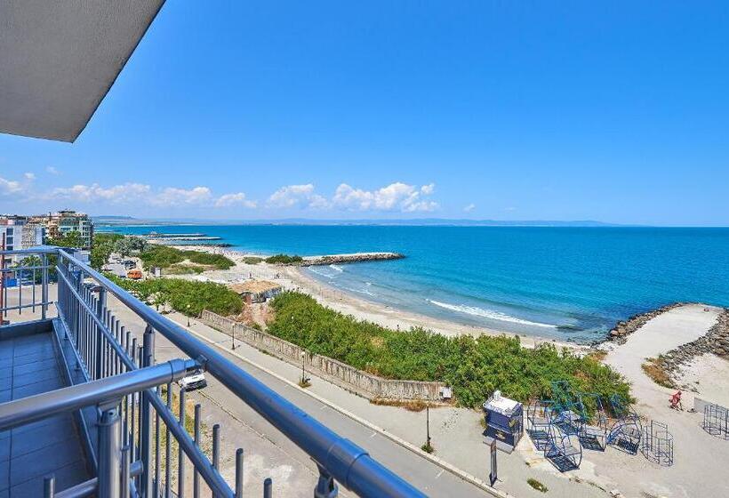 סוויטה משפחתית, Family Hotel Regata