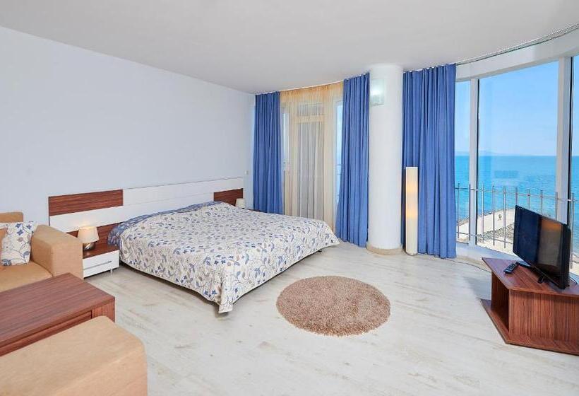 סוויטה משפחתית, Family Hotel Regata