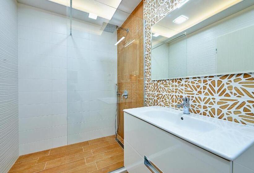 דירת חדר נוף לים, Family Hotel Regata