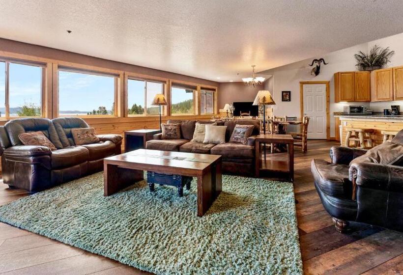 غرفة دور أخير, Gateway Inn