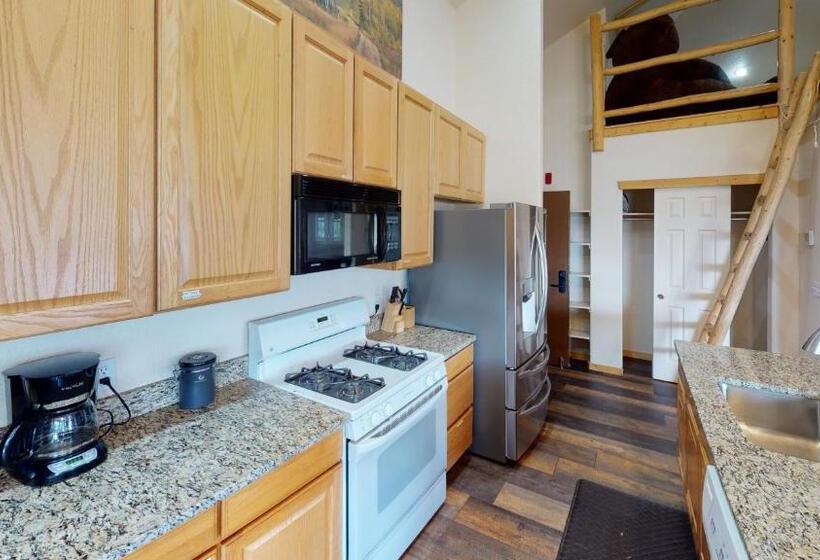 غرفة دور أخير, Gateway Inn