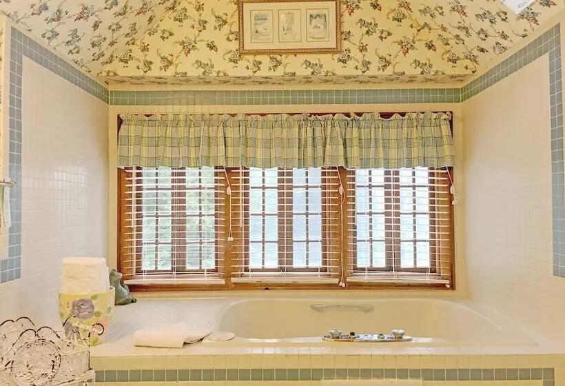 スイート, Highland Lake Inn & Resort Flat Rock
