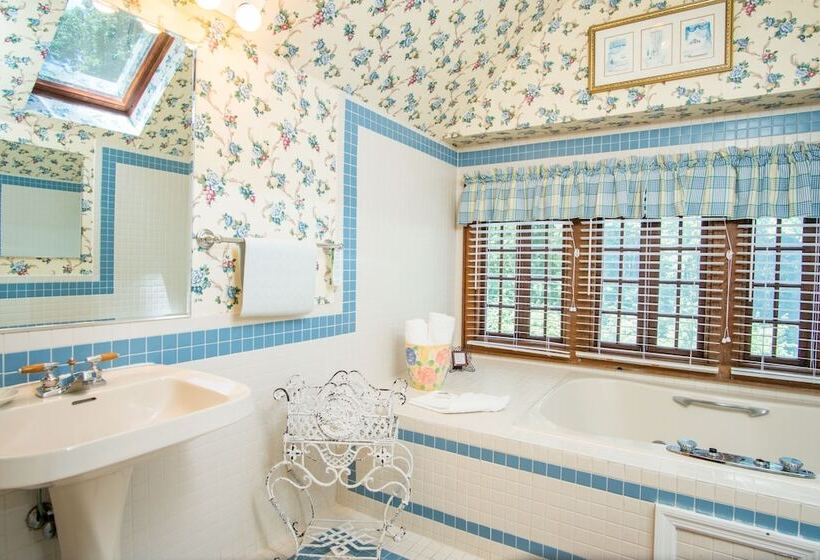 Люкс, Highland Lake Inn & Resort  Flat Rock