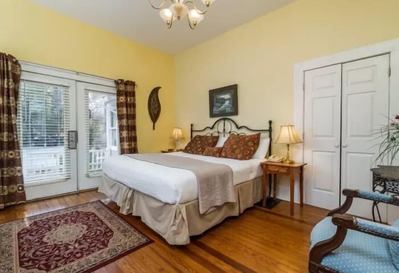 Дом 1 Спальня, Highland Lake Inn & Resort  Flat Rock