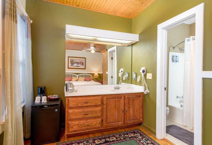 غرفة قياسية, Highland Lake Inn & Resort  Flat Rock