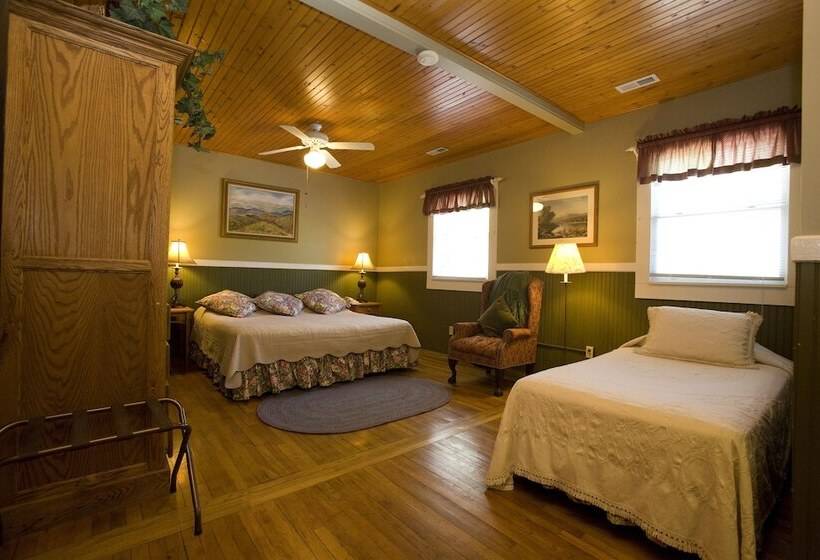 غرفة قياسية, Highland Lake Inn & Resort  Flat Rock